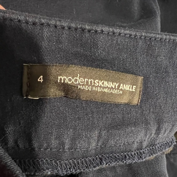 D22.08 Loft Outlet Women's Zip Pocket Modern Skinny Ankle Navy Pants 4 - Picture 7 of 8